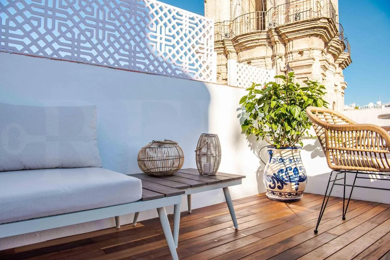 Duplex With Private Rooftop & View On San Juan Church By Rems Malaga